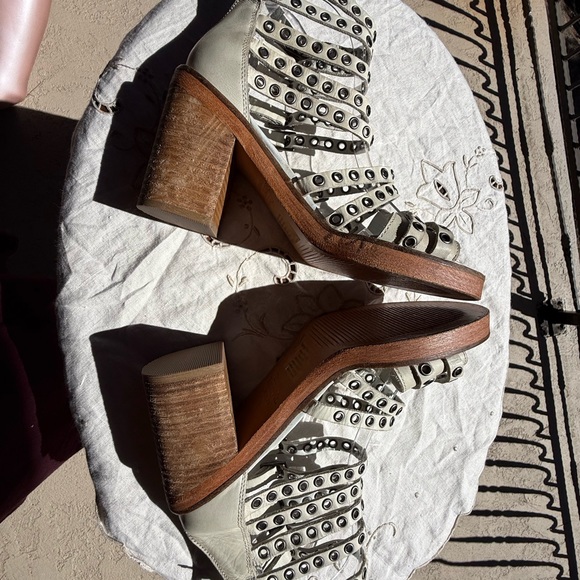 Vintage Foundry Co Shoes - New Vintage Foundry Co. White Ivory Sandals heels gladiator strappy leather 6